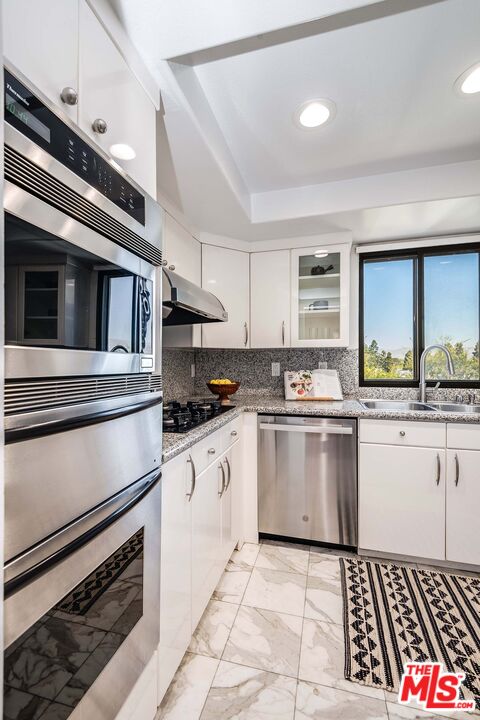 222 N Rose St Unit: 406