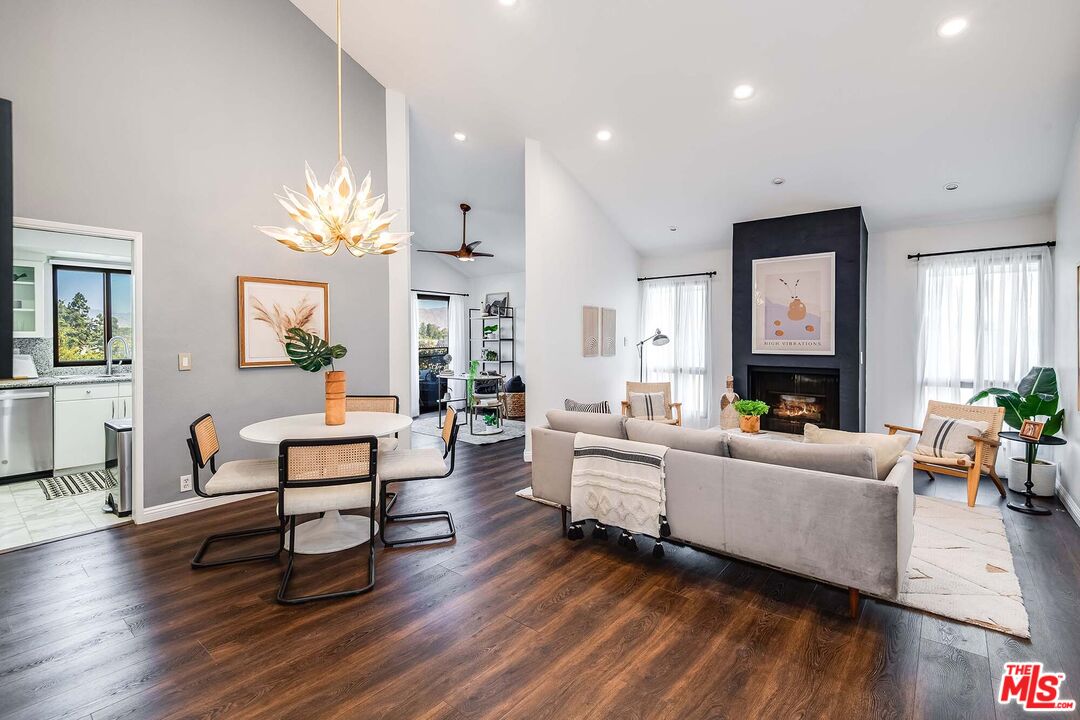 222 N Rose St Unit: 406
