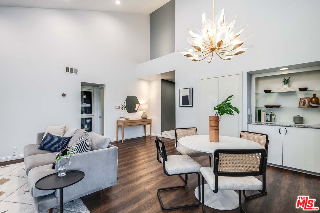 222 N Rose St Unit: 406