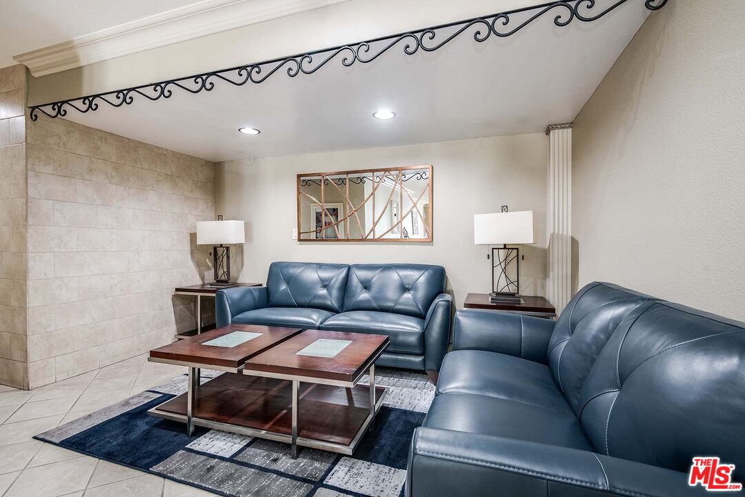 222 N Rose St Unit: 406