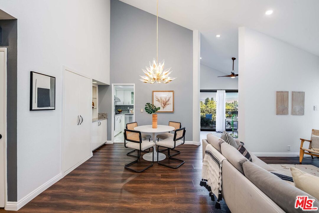 222 N Rose St Unit: 406