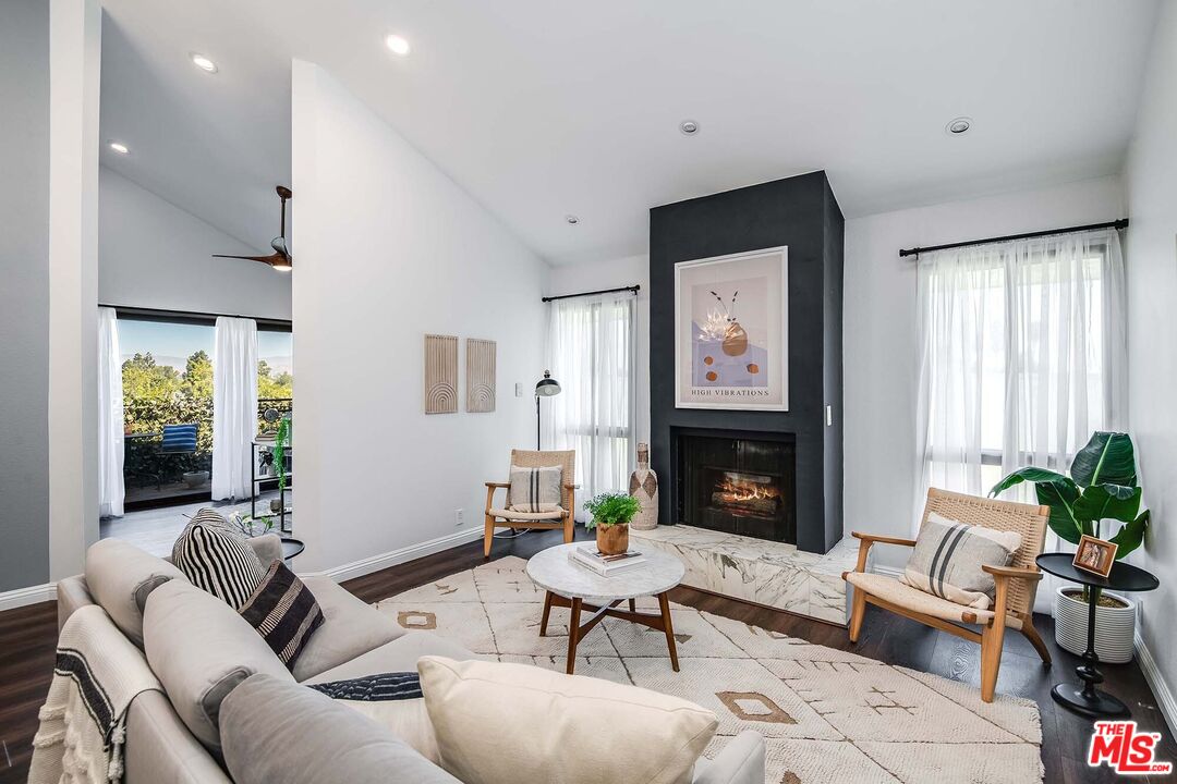 222 N Rose St Unit: 406