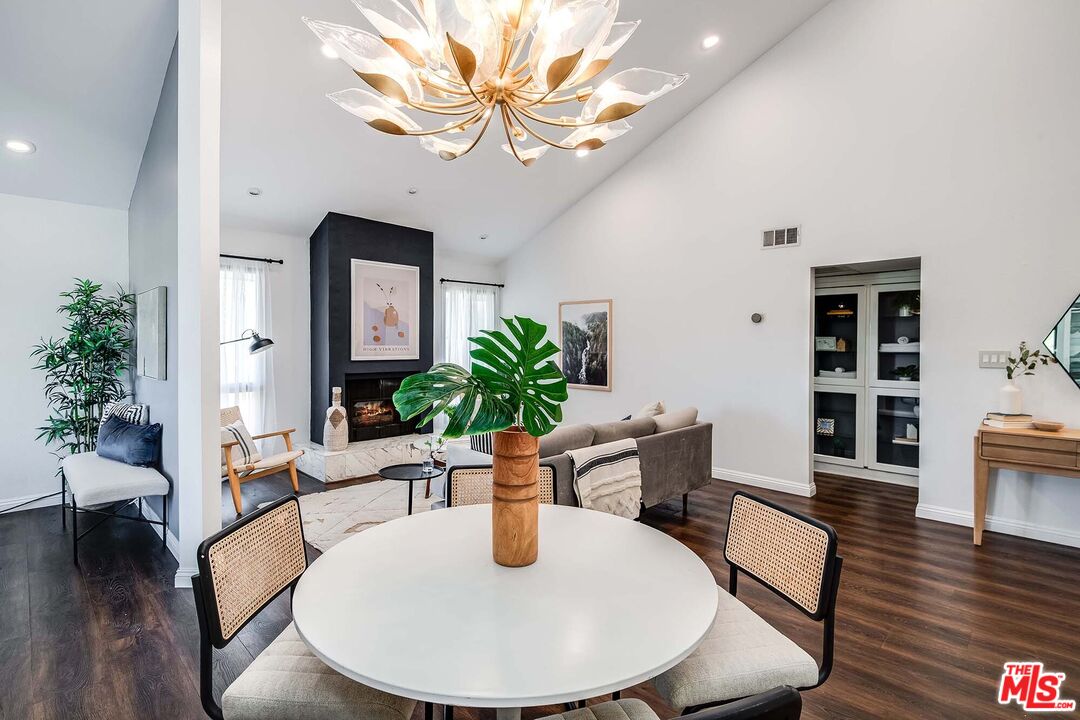 222 N Rose St Unit: 406