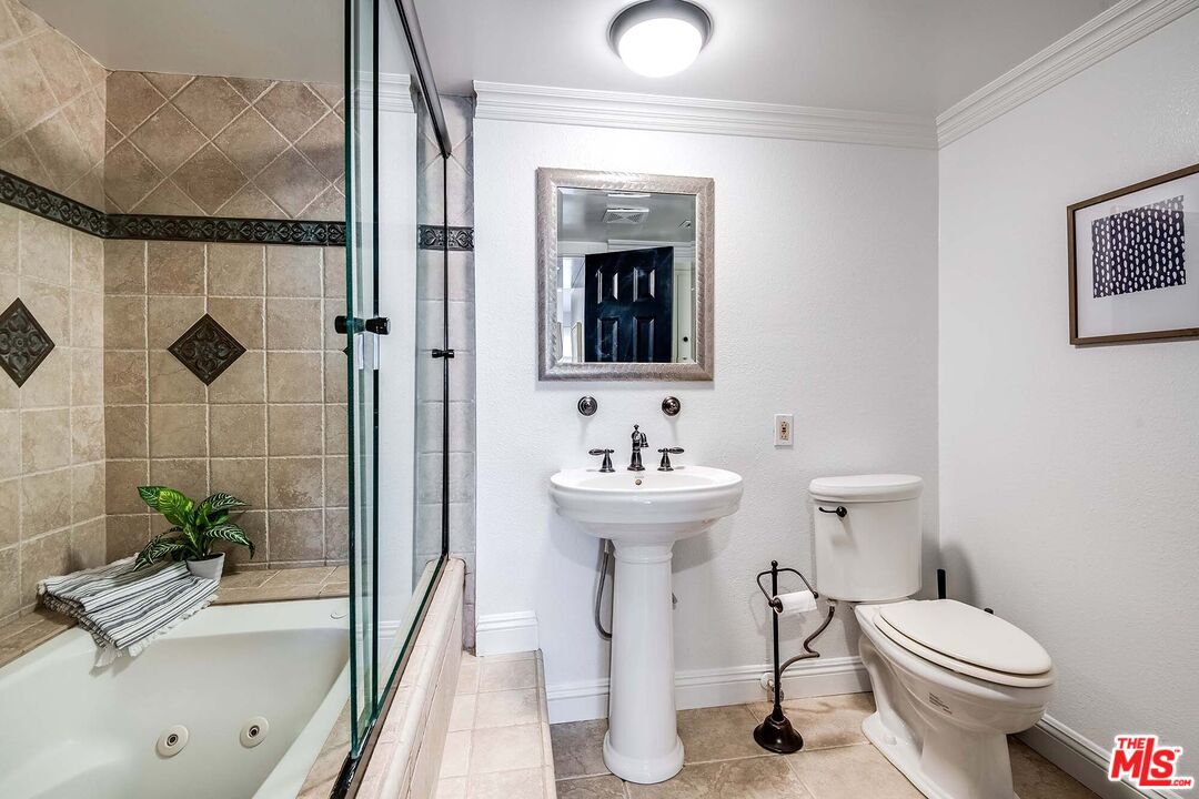 222 N Rose St Unit: 406
