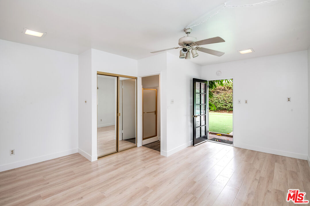 4946 Sunnyslope Ave
