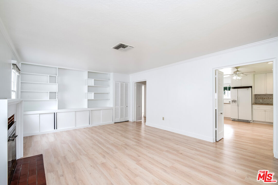 4946 Sunnyslope Ave