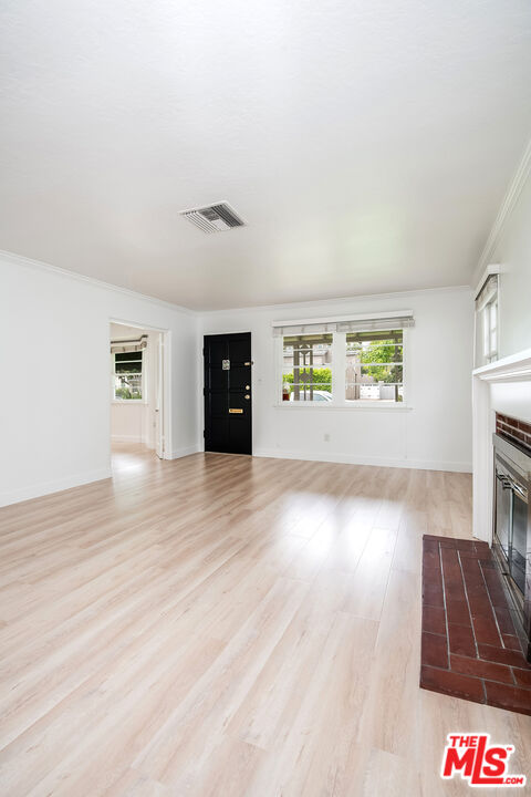 4946 Sunnyslope Ave