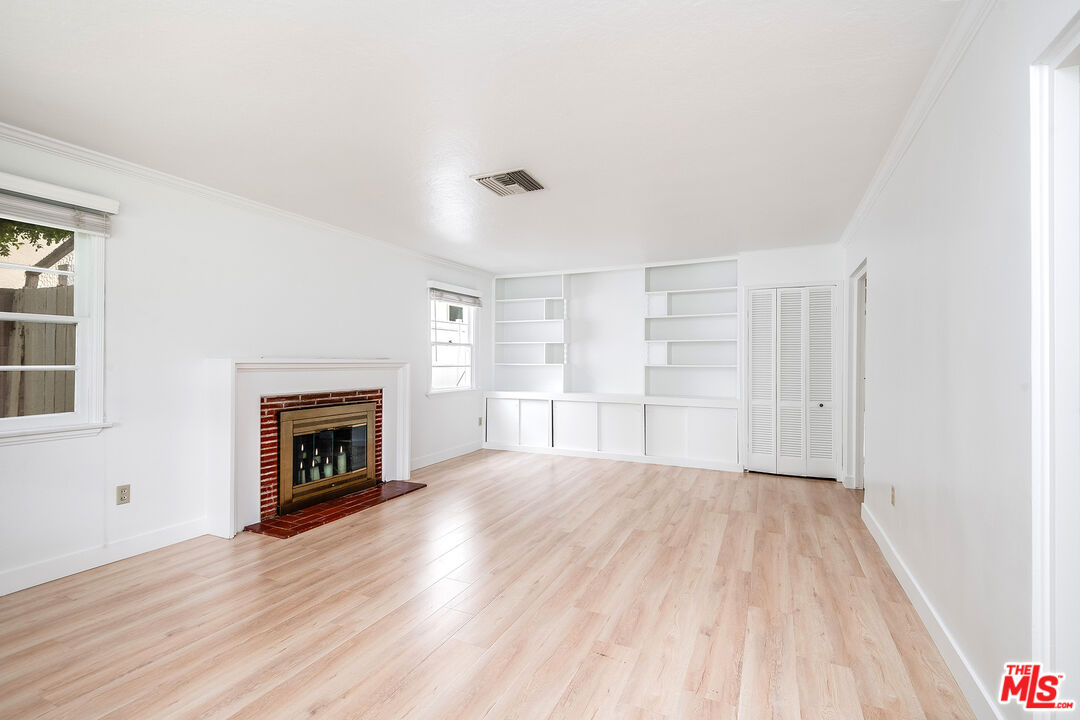 4946 Sunnyslope Ave
