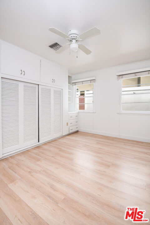 4946 Sunnyslope Ave