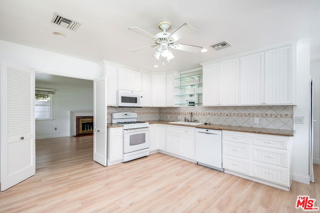 4946 Sunnyslope Ave