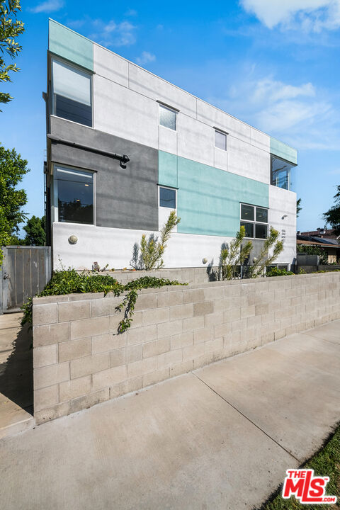 4852 Coldwater Canyon Ave