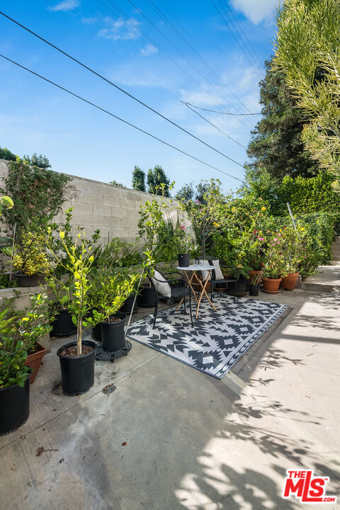 4852 Coldwater Canyon Ave