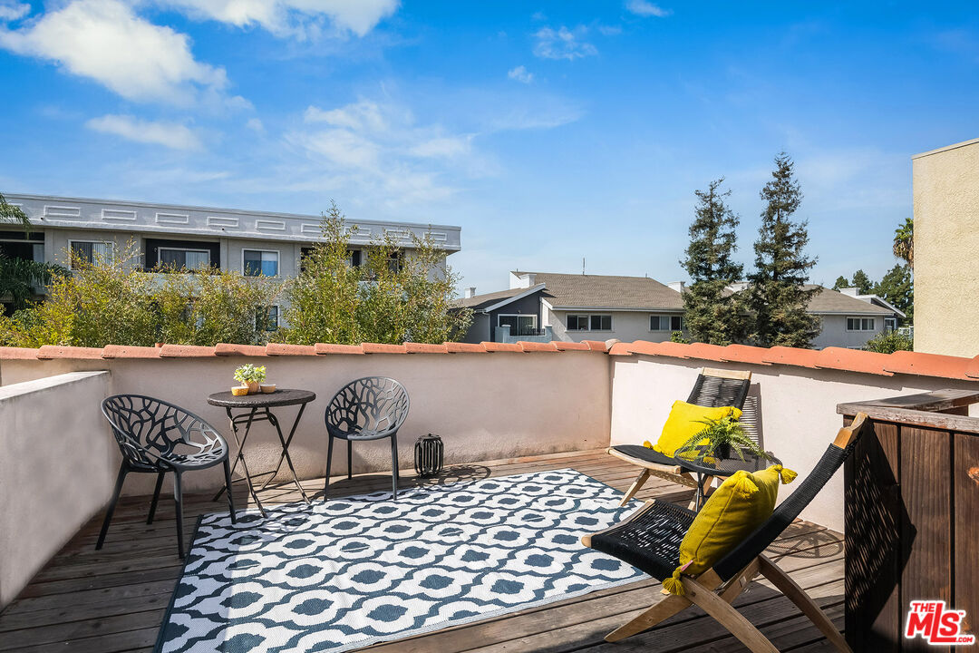 220 N Valley St Unit: 101