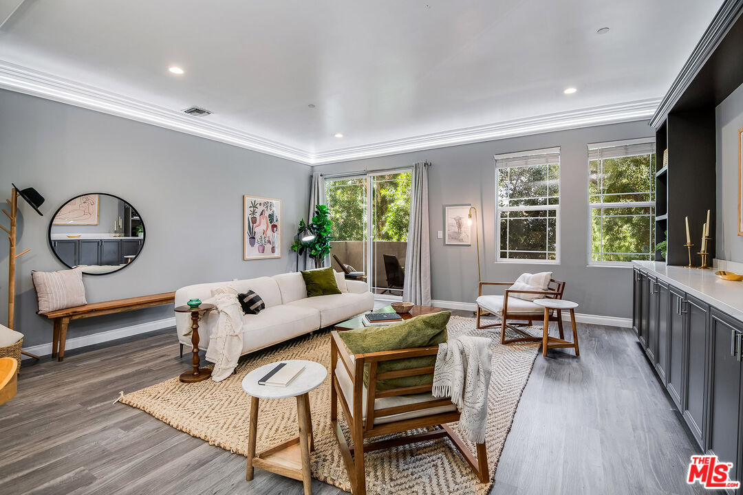 220 N Valley St Unit: 101