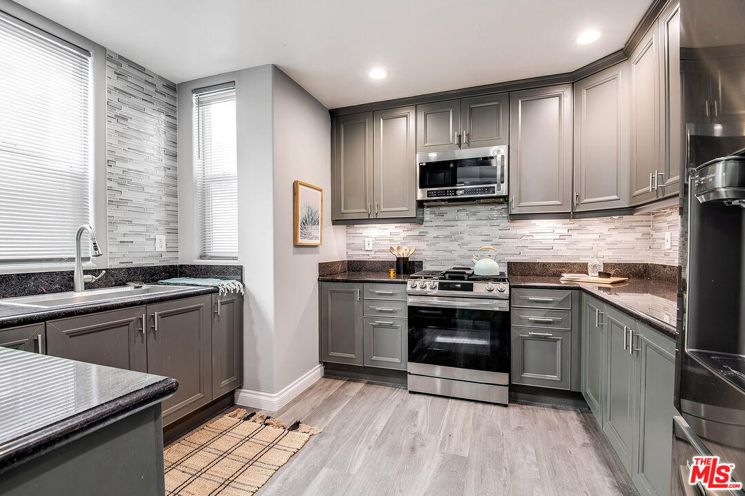 220 N Valley St Unit: 101