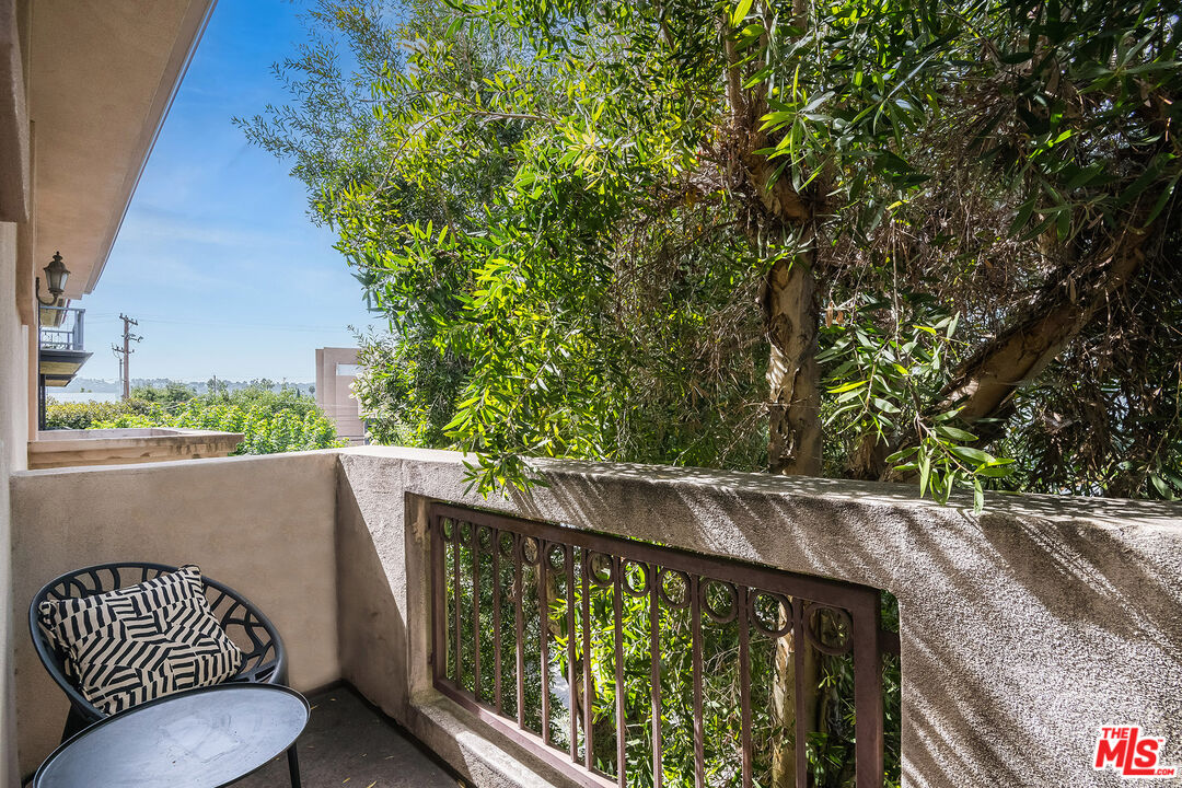 220 N Valley St Unit: 101