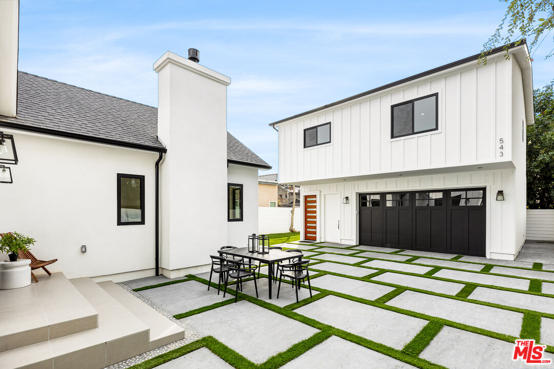 541 N Griffith Park Dr