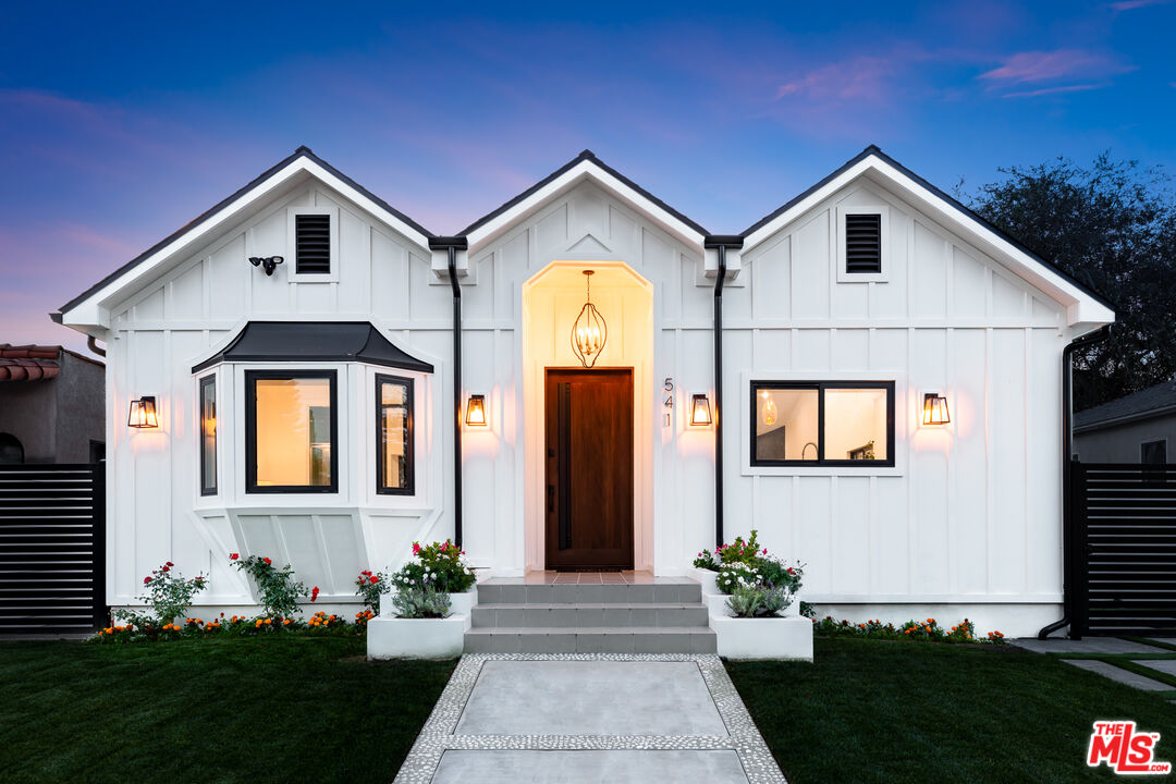 541 N Griffith Park Dr