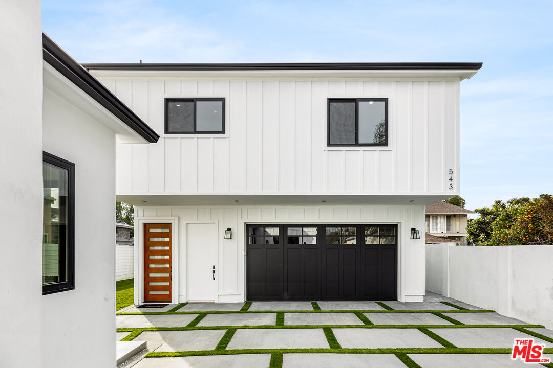541 N Griffith Park Dr