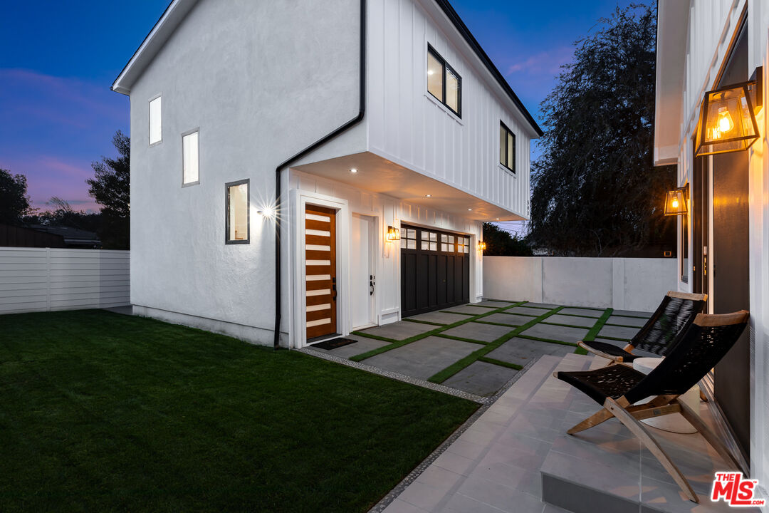 541 N Griffith Park Dr