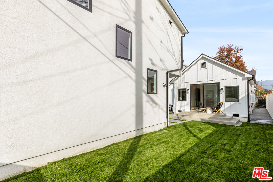 541 N Griffith Park Dr