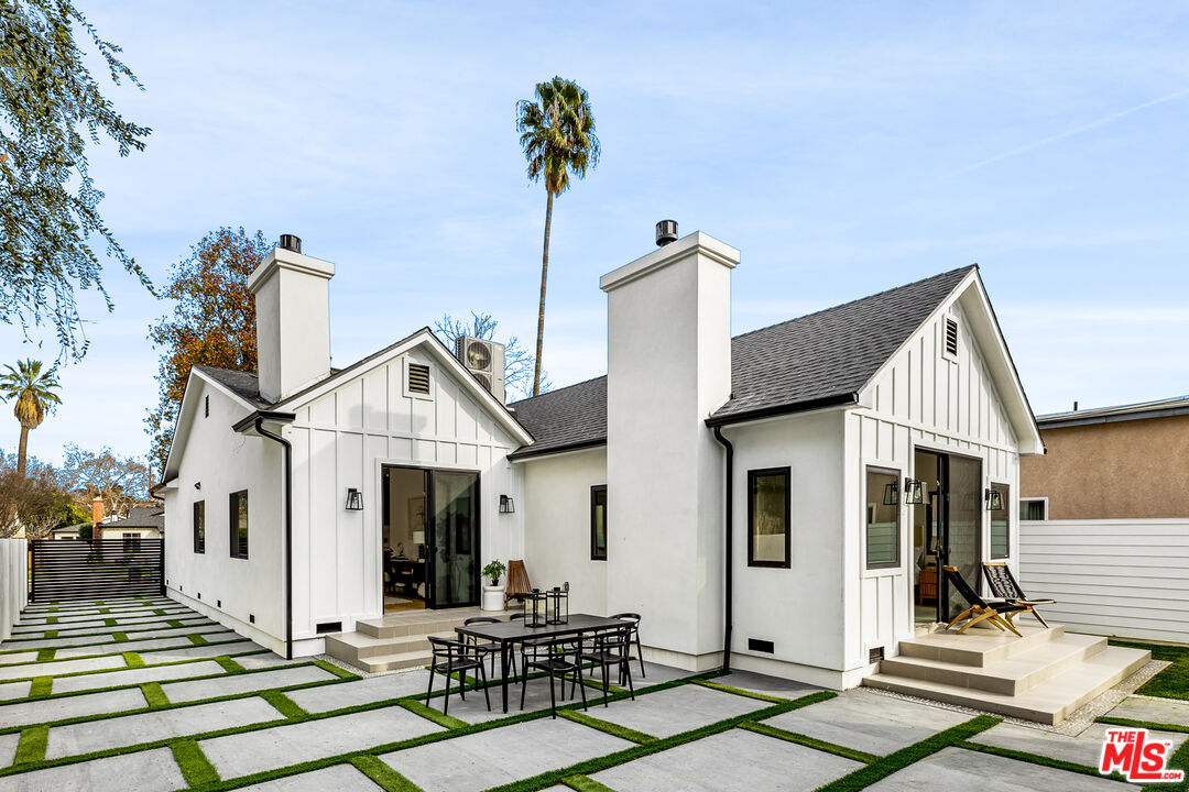 541 N Griffith Park Dr