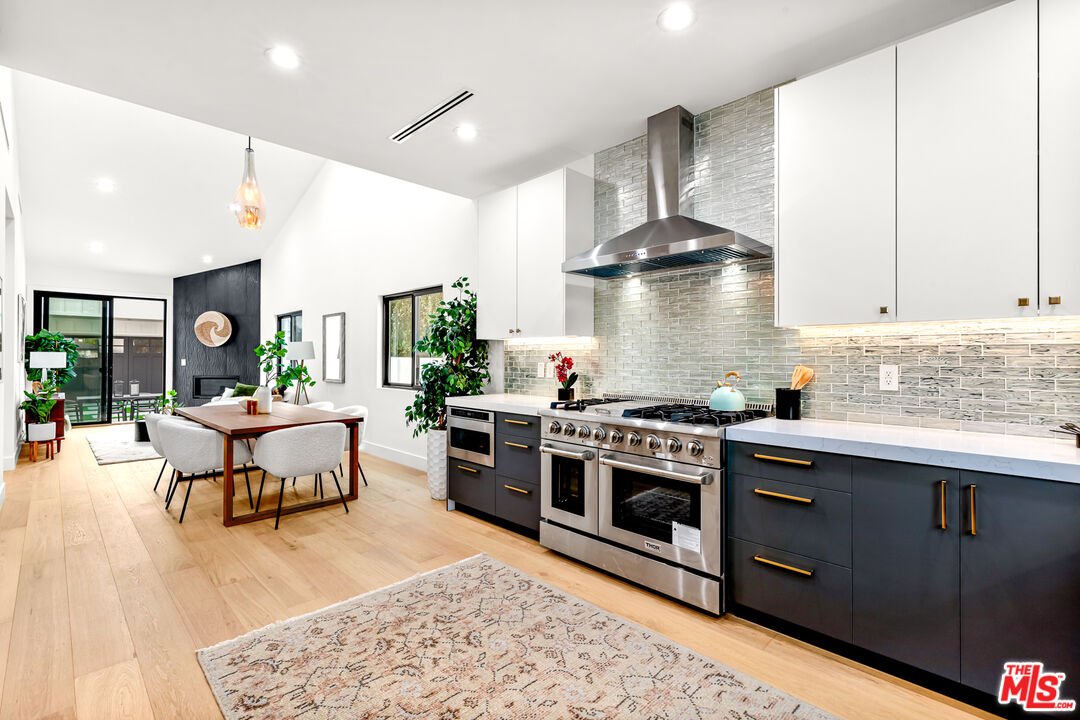 541 N Griffith Park Dr