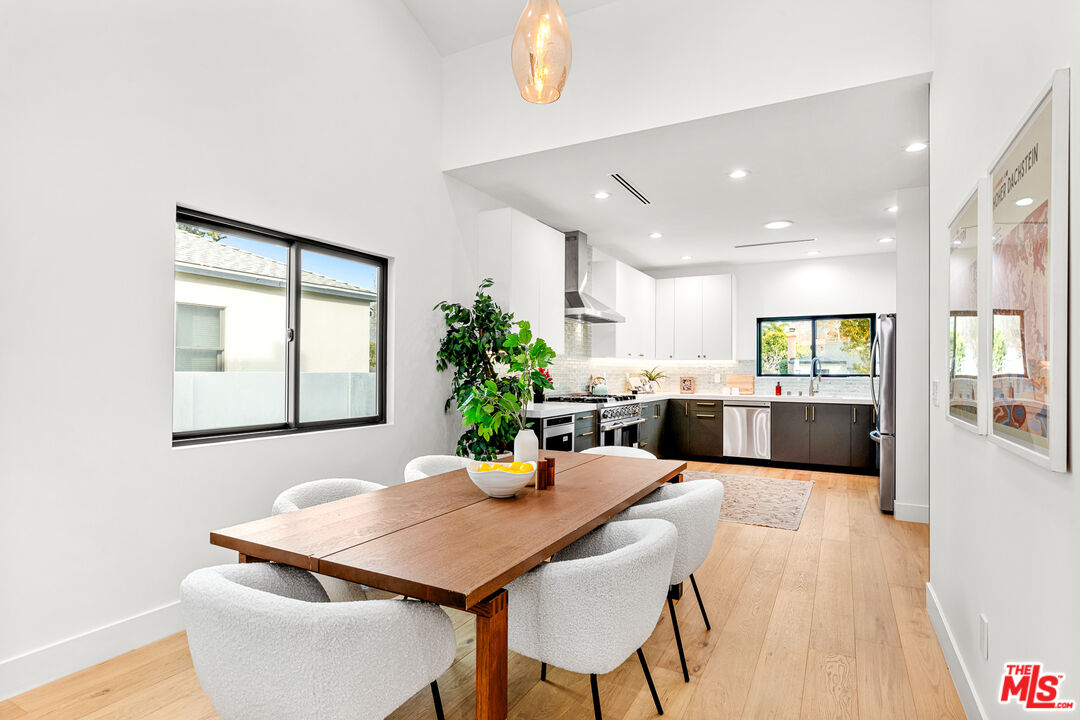 541 N Griffith Park Dr