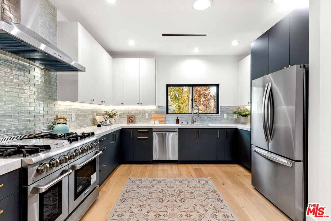 541 N Griffith Park Dr