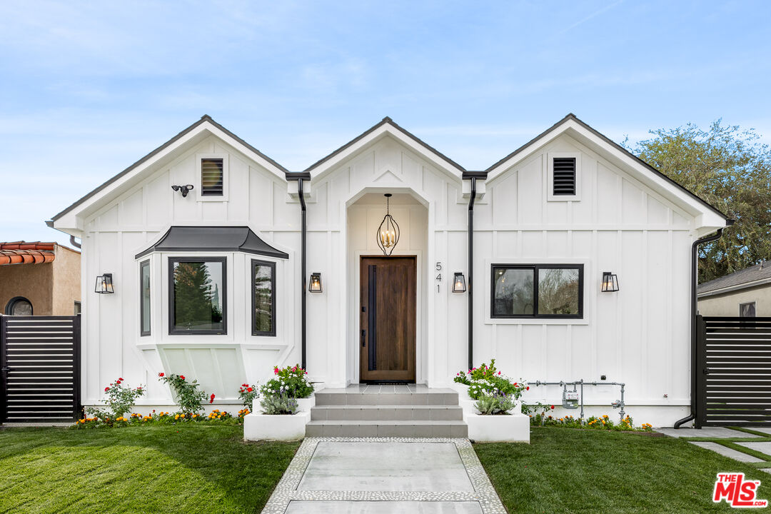 541 N Griffith Park Dr