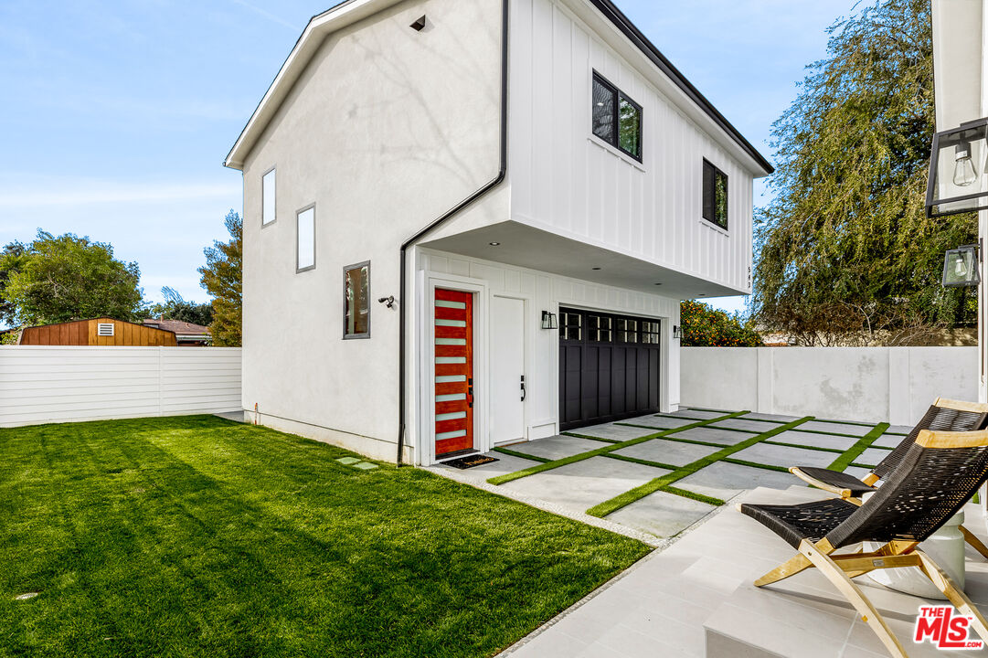 541 N Griffith Park Dr