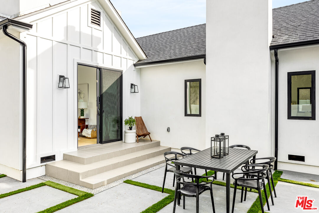 541 N Griffith Park Dr