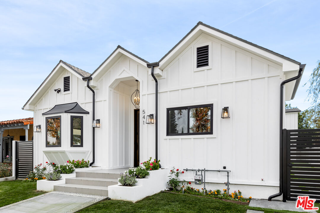 541 N Griffith Park Dr
