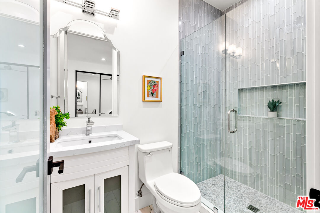 541 N Griffith Park Dr