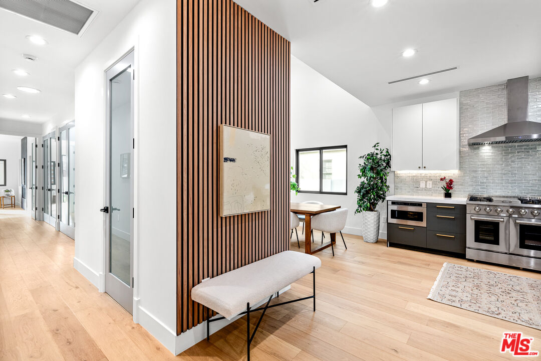 541 N Griffith Park Dr