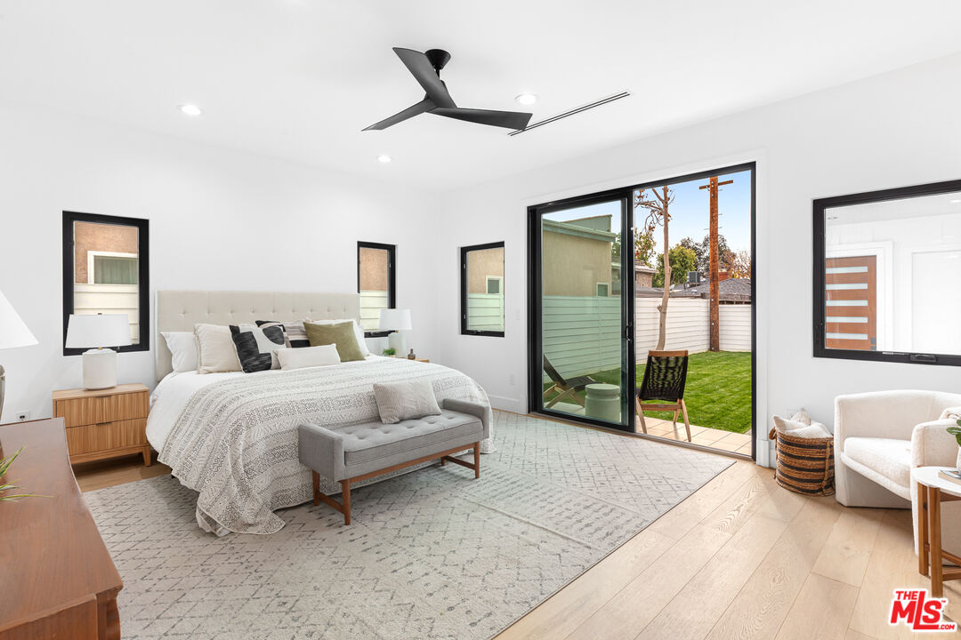 541 N Griffith Park Dr