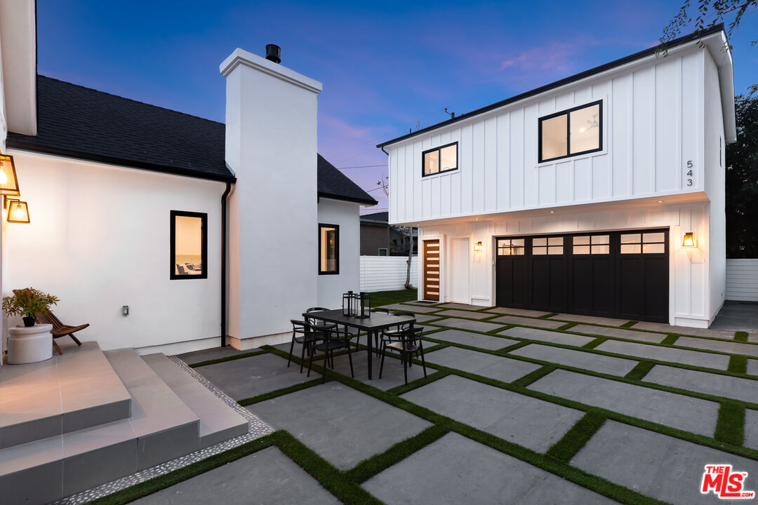 541 N Griffith Park Dr