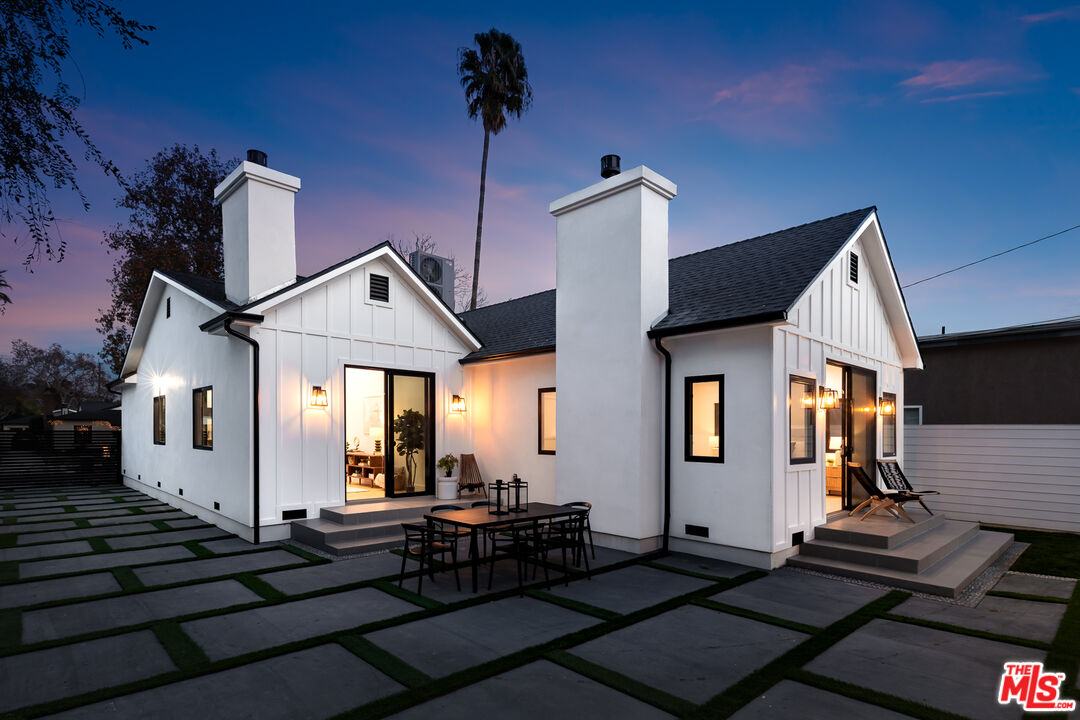 541 N Griffith Park Dr
