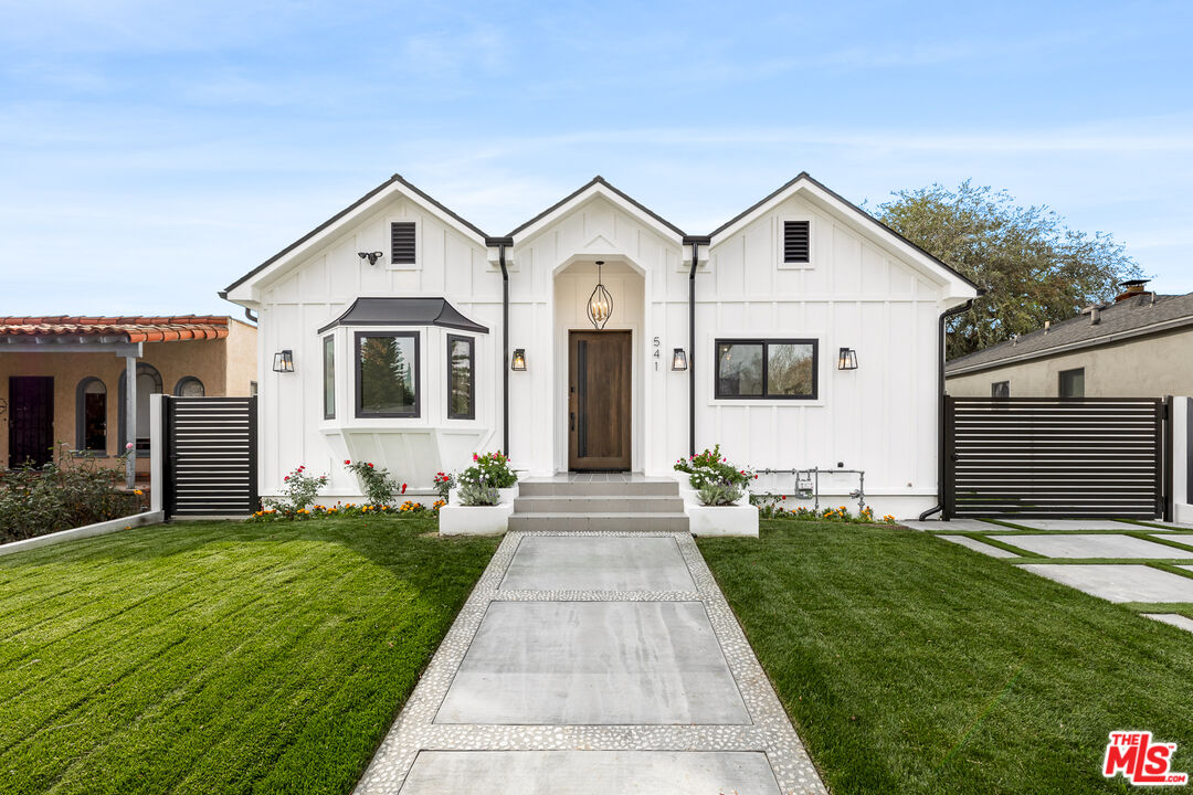 541 N Griffith Park Dr