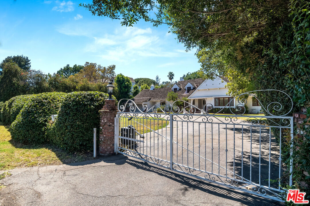 4343 Forman Ave