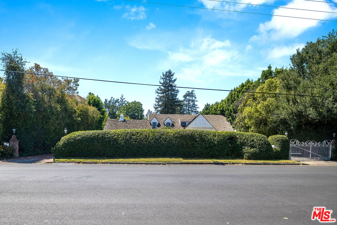4343 Forman Ave