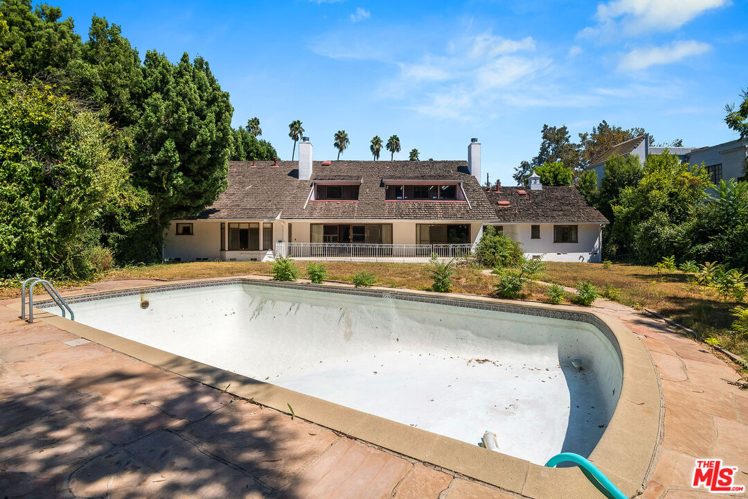 4343 Forman Ave