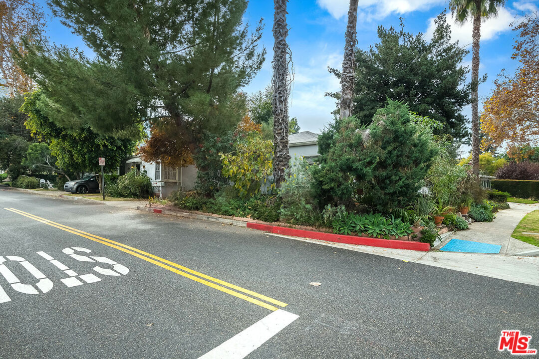 2924 W Riverside Dr