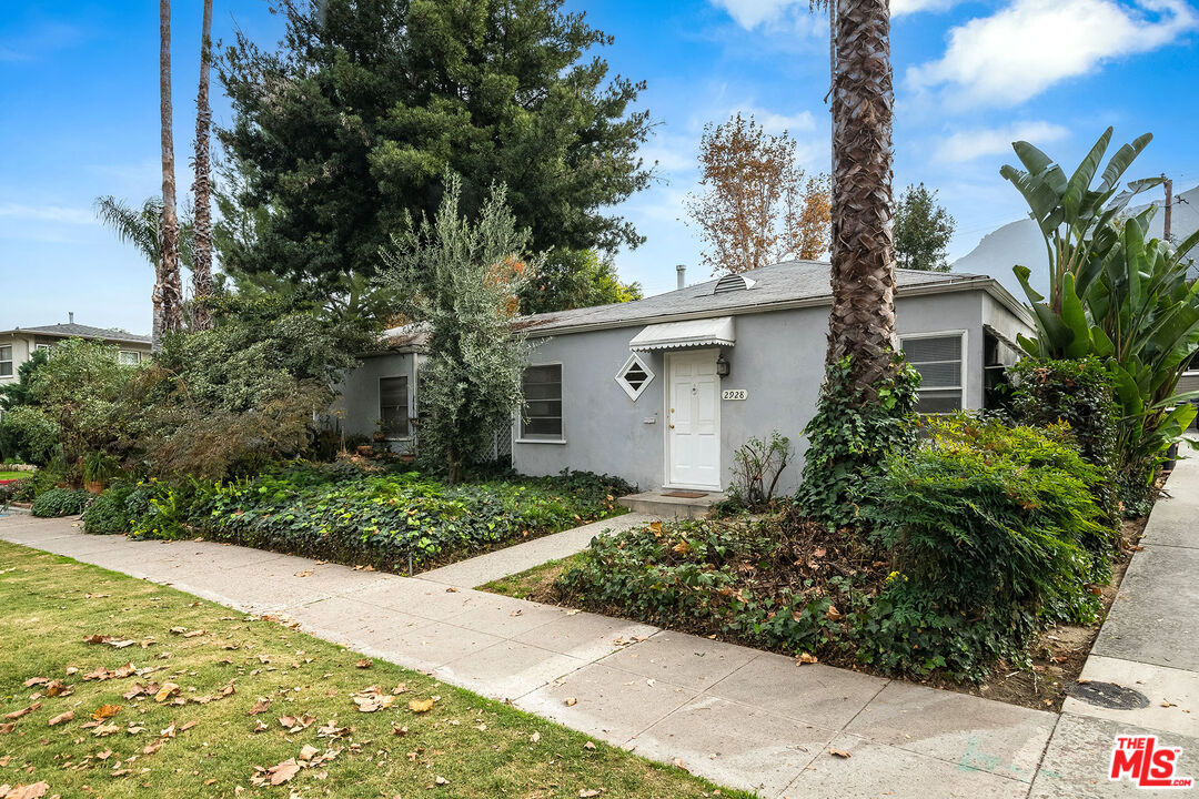 2924 W Riverside Dr