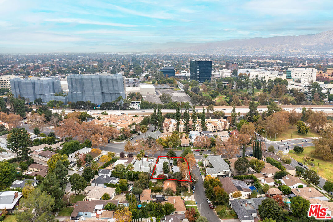 2924 W Riverside Dr