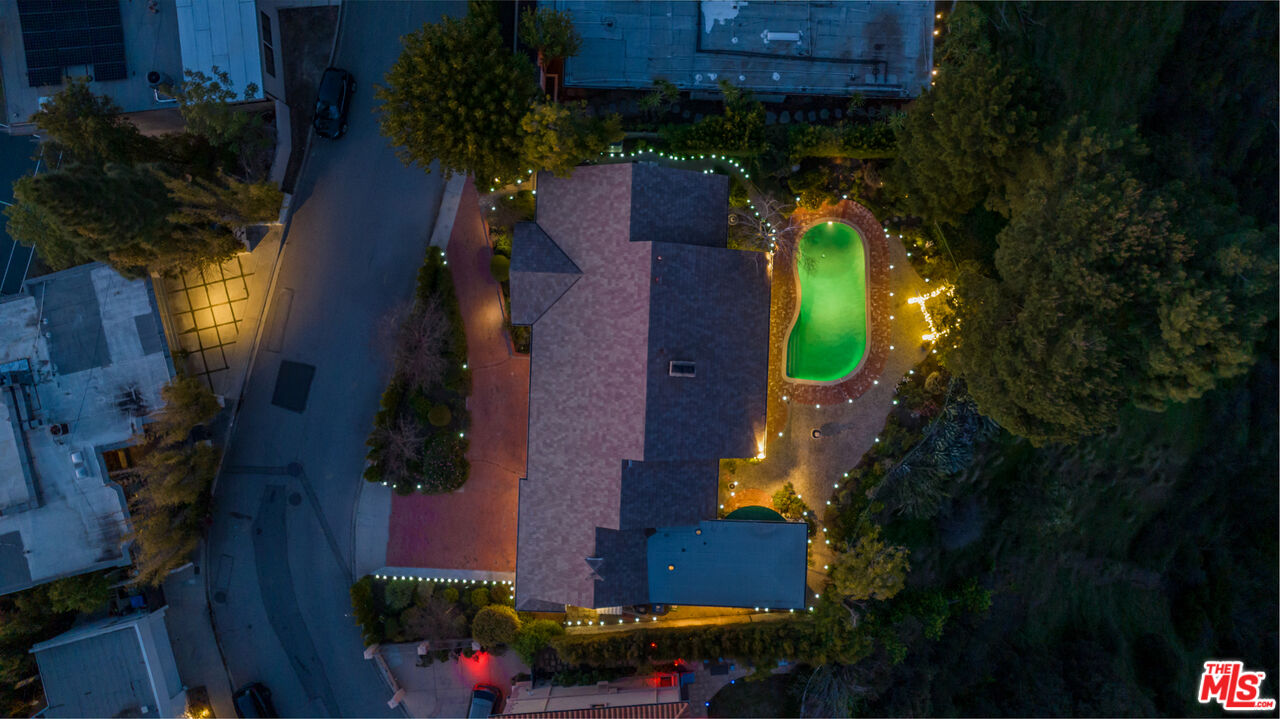 1990 Stradella Rd