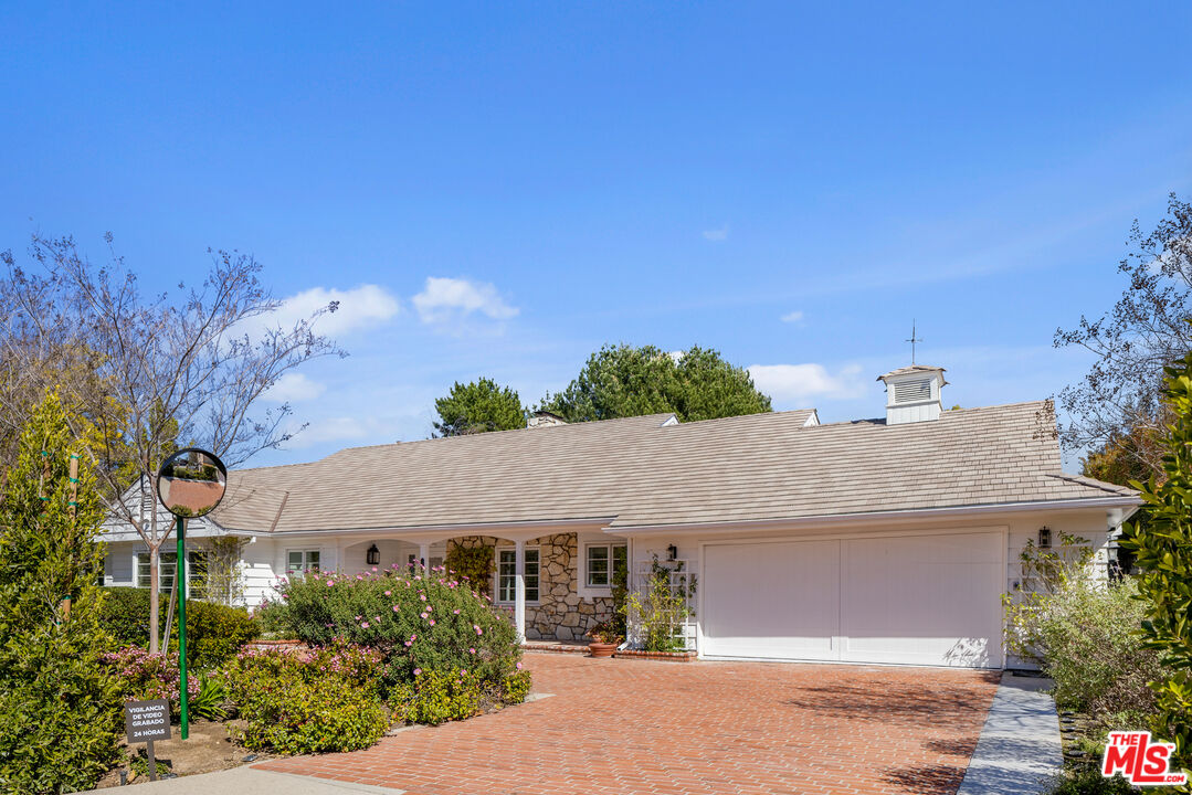 1990 Stradella Rd