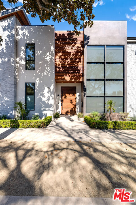 11241 Valley Spring Ln