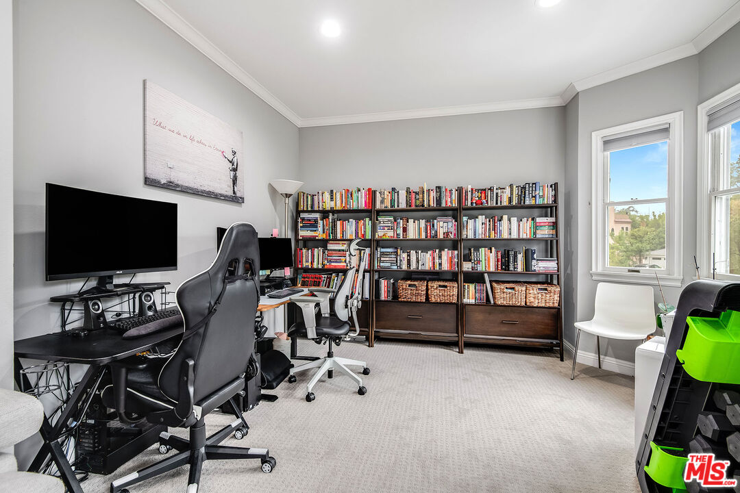 4401 Moorpark Way Unit: 203