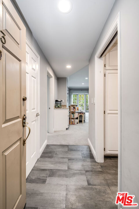 4401 Moorpark Way Unit: 203